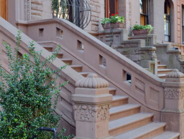 Improving Your Home’s Curb Appeal With a Concrete Stoop