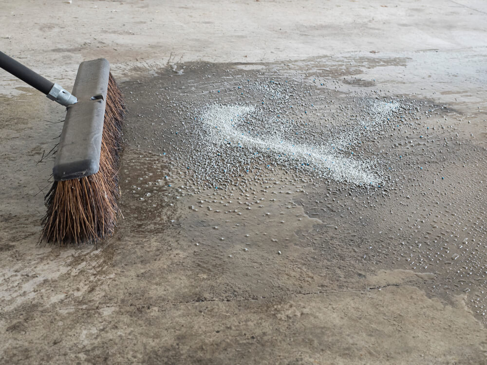 tips for cleaning your concrete garage floor
