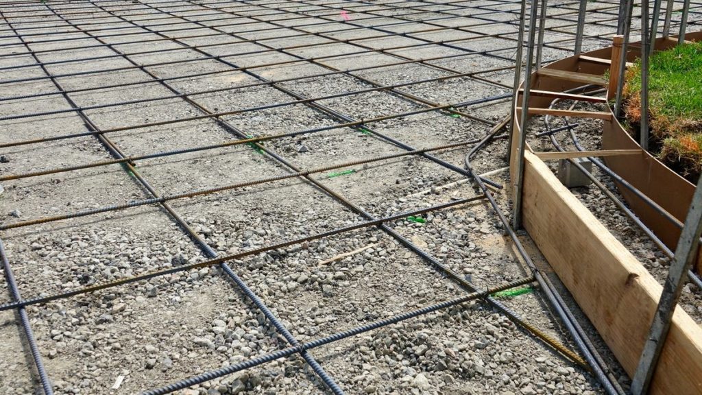 When to Use Fiber Mesh or Wire Mesh for Your Concrete Project